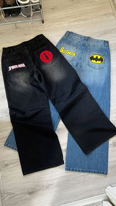 Astrolog batman and spiderman baggy jeans Spiderman Jeans Diy, Spider Man Jeans, Paint On Pants Ideas, Diy Baggy Jeans, Spiderman Clothing, Spiderman Streetwear, Spiderman Pants, Very Baggy Jeans, Spiderman Jeans