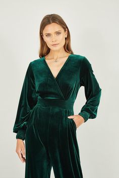 Get ready for the Christmas season in a fabulous floor length jumpsuit. This one from Yumi has it all, long sleeves, wrap neckline and waited belted that ties in the back. The opulent velvet fabric in emerald green is sumptuous and soft making this garment super comfortable as well as mega stylish. Work Wear Outfits, Colorful Jumpsuit, Green Jumpsuit, Lace Skater Dress, Puff Sleeve Dresses, Long Sleeve Jumpsuit, Halterneck Dress, Going Out Dresses, Petite Dresses