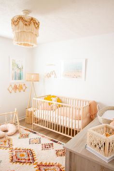 a baby's room is decorated in neutral colors