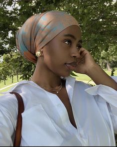 Pashmina Head Wrap, Covering Hair With Scarf, Head Covering Christian, Scarf Black Women, Doek Styles, Uche Mba, Christian Veiling, Hair Scarf Tutorial