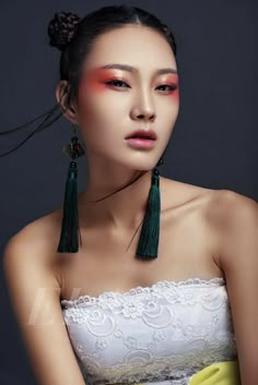 Serums For Glowing Skin, Korean Serums, Geisha Makeup, Fashion Editorial Makeup, High Fashion Makeup, Chinese Makeup, Top Korean, Beauty Shoot, Beauty Portrait