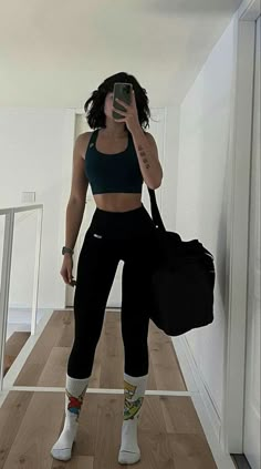 Modest Gym Outfit, Moda Academia, Summer Workout Outfits, Modele Fitness, Gymwear Outfits, Cute Workout Outfits, Fitness Wear Outfits, Trening Fitness, Cute Gym Outfits