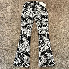 Zara Tropical Palm Printed Women’s Pull On Flare Pants Brand New Size: Medium Zara Black Vacation Bottoms, Zara Black Bottoms For Vacation, Tropical Palm, Palm Print, M Pants, Zara Pants, Pants Color, Printed Pants, Zara Black