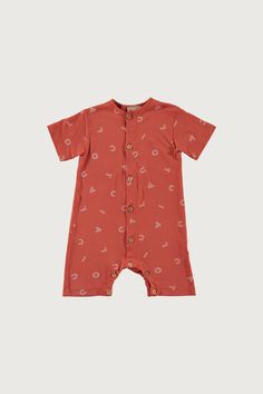 Organic cotton jersey body with an all over print with the brand letters. Round neckline, buttons in front and at bottom.Style no. 16COCO-S028
Color: Burnt SiennaComposition and Care Instructions100% Organic Cotton.Machine wash cold. Round Neckline, Coco, Organic Cotton, Red, Color