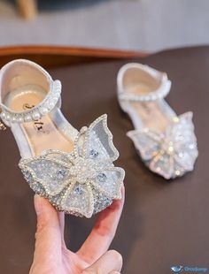 OrcaJump - Girls Sparkling Flat Shoes - Princess Dress Shoes, Patent Leather Fashion Sandals - Big Kids (7+ Years), Little Kids (4 Shoes For Birthday, Knot Sandals, خواتم خطوبة, Girls Tennis Shoes, Princess Dance, Flower Girl Wedding, Fashion Butterfly, Flower Girl Shoes, Nike Shoes Girls