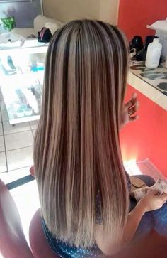 chunky highlights #haircolor #hairinspo #hairidea Skunk Hair, Brunette Hair With Highlights, Hair Streaks, Dyed Hair Inspiration, Brown Hair With Blonde Highlights, Hairstyles For Layered Hair, Pretty Hair Color, Hair Stylies, Haircuts Straight Hair