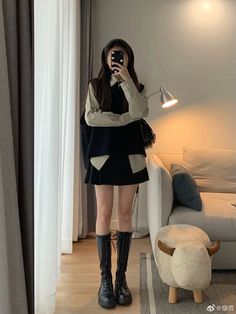 겨울 치마 코디, Long Boots Outfit, Short Semi Formal Dresses, Comfy Outfits Winter, Mix Match Outfits, Japan Outfit, Pose Fotografi, Korean Casual Outfits