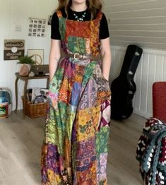 Artsy Clothing Style, Dungarees Outfit Aesthetic, Artsy Aesthetic Outfits, Grandmacore Outfit, Colorful Boho Fashion, Artsy Clothing, 70s Inspired Outfits, Artsy Aesthetic, Hippie Style Clothing