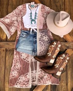 Dresses For Bday, Estilo Cowgirl, Trajes Country, Cute Cowgirl Outfits, Casual Country Outfits, Cowgirl Style Outfits, Southern Outfits, Country Style Outfits