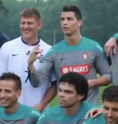 the soccer players are posing for a group photo