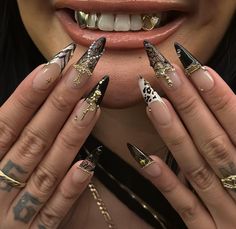 Baddie Stiletto Nails, Gem Nail Designs, Pretty Gel Nails, Almond Acrylic Nails, Acrylic Nails Coffin Short