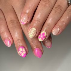 Winter Blooming Gel Nails, Nail Beach Ideas, In Trend Nails, Beetles Blooming Gel, Gel X Blooming Gel, Blooming Gel Acrylic Nails, Blooming Gel Nail Art Flower, Cute Blooming Gel Nails, Blooming Polish Nail Art