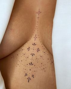 the back of a woman's breast with small dots on her left side and an arrow in the middle