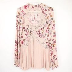 Nwt Gypsies & Moondust Blush Pink Floral Lace Long Sleeve Tunic Blouse Size Small Condition: New With Tags Size: Size Small We Are Happy To Answer Your Questions! This Blush Pink Tunic Blouse From Gypsies & Moondust Is A Beautiful Addition To Any Wardrobe. The Floral Lace Design Adds A Touch Of Femininity, While The Long Sleeves Make It Perfect For Cooler Weather. The Size Small Ensures A Perfect Fit, And The Item Is New With Tags. Don't Hesitate To Contact Us If You Have Any Questions Or Concer Feminine Spring Festival Blouse, Pink Floral Print Festival Blouse, Pink Feminine Embroidered Blouse, Pink Bohemian Long Sleeve Sleepwear, Pink Floral Print Peasant Top, Pink Floral Print V-neck Blouse, Pink V-neck Peasant Top With Floral Print, Pink Tunic, Lace Long Sleeve