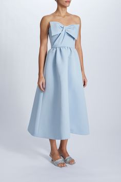 Strapless cocktail dress with bow detail. Shown in Ice Faille. Amsale Bridesmaid Dresses, Blue Wedding Guest Dresses, Moss Dress, Amsale Bridesmaid, Amsale Dress, Tea Length Bridesmaid Dresses, Strapless Cocktail Dress, Wedding Guest Style, Bridal Salon