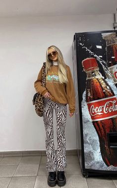 Animal Print Aesthetic Fashion, Animal Print Outfits Aesthetic, Zebra Print Pants Outfit Street Styles, Zebra Print Flare Pants Outfit, Chicago Fashion Winter, Funky Clothing, Zebra Pants Street Style, Outfit Inspiration Women