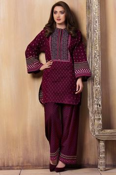 Love d pic....nice color Pakistani Fashion Casual, Stylish Short Dresses, Dress Design Patterns, Kurta Designs Women, Simple Pakistani Dresses, Designer Dresses Casual, Boutique Dress Designs