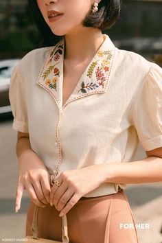 Fashion Tops Blouse Style, Detail Couture, Fashion Tops Blouse, Trendy Fashion Tops, Trendy Blouses, Trendy Blouse Designs, Embroidery Designs Fashion, Embroidered Clothes