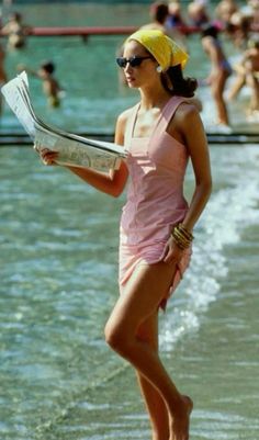 Look 80s, Patti Hansen, Ladies Head Scarf, San Tropez, Lauren Hutton, Slim Aarons, Vintage Italy, Pool Bar, Christy Turlington