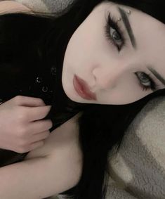 Vampy Makeup, Cute Eye Makeup, Face Art Makeup, Swag Makeup, Y2k Goth, Doll Makeup, Cute Makeup Looks, Gothic Makeup, Goth Makeup