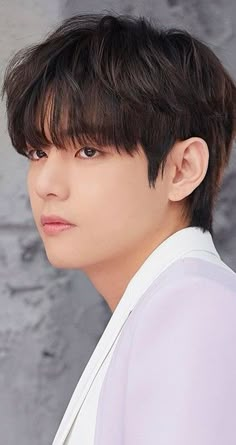 Men With Bangs Haircuts, Taehyung Straight Hair, Kpop Idol Haircuts Male, Korean Hairstyle Men Bangs, Boy Bangs Haircut, Kpop Boy Haircut, Taehyung Haircut, Korean Haircut Men