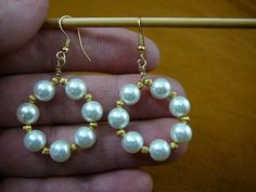 White colored  8 mm round pearlized glass bead hoop loop circle beaded wire dangle pair of EARRINGS Earing Making Ideas Beads, Diy Earrings Easy, Diy Jewelry Earrings, Beaded Earrings Diy, Jewelry Making Earrings, Handmade Jewelry Tutorials, Beads Earrings, Earrings Inspiration, Handmade Wire Jewelry