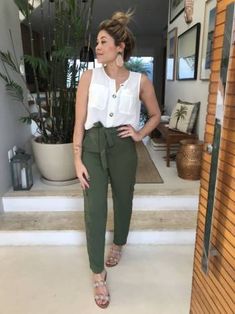 High Waisted Jeans Outfit, Look Office, Boho Summer Outfits, Stylish Fall Outfits, Casual Chic Outfit, Green Pants, Wedding Outfits, Work Outfits Women