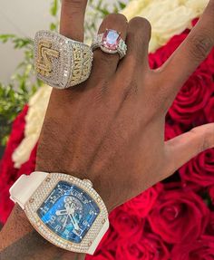 Royal Family Jewels, Cartoon Rappers, Diamond Teeth, Bling Ideas, Rapper Jewelry, Hip Hop Rings, Fancy Watches, Chain Diamond