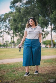 30 looks com tênis pra você ficar estilosa e confortável Oversized Shirt Outfit, Plus Size Looks, Plus Size Fashion Tips, Look Plus Size, Full Figure Fashion, Moda Plus, Plus Size Models, Plus Size Fashion For Women, Pantalon Large