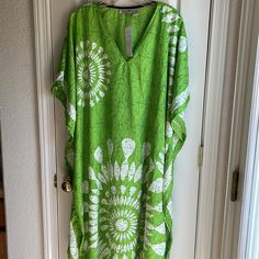 Nwt Sante Bright Lime Green And White Patterned Caftan. Length Is Approx Mid Shin Or Longer Depending On Your Height. Fabric Is A Soft And Smooth 100% Polyester. Green V-neck Sleepwear For Vacation, V-neck Sleepwear For Beach Season, Summer Sleepwear For Beach Cover-up, Green Bohemian Sleepwear For Vacation, Bohemian Green Sleepwear For Vacation, Holiday V-neck Kaftan, Long Sleep Dress, Silk Chemise, Periwinkle Color