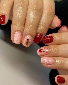 Christmas Nails Baubles, Round Natural Nails Short, Short Grinch Nails, Nails Mistletoe, Nails Stripes, Chrome Christmas, Nails Maroon, Nails Swirl, Nails Beige