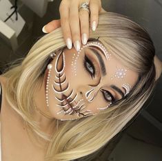 Skeleton Makeup Looks, Cool Skeleton Makeup, Cute Halloween Makeup Ideas, Scary Halloween Makeup Looks, Makeup Looks For Halloween, Makeup Rhinestones, Dead Makeup, Cool Skeleton, Creepy Halloween Makeup