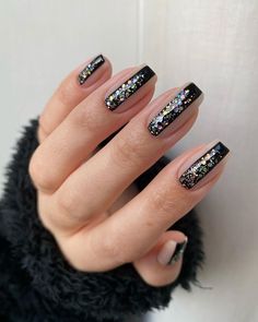 21 Best New Years Eve Nail Ideas - Lauren Erro Nail Polish Meaning, White Nails With Gold, New Years Nail Designs, New Years Eve Nails, Gold Nail Art, Black Nail Art, Black Nail Polish, Black Nail Designs, Nail Envy