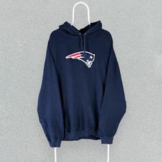 Size:  - XL  Measurements:  - 26" pit to pit, 30.5" long  Condition:  - Very good used.  HH136 Navy Blue Hoodie, Mens Hoodies, Hoodie Pullover, Blue Hoodie, New England Patriots, Mens Clothing Styles, New England, Pullover Hoodie, Sweat Shirt