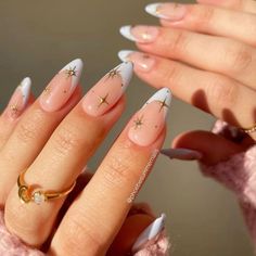 Nails Acrylic Inspo Medium, White French Tip With Gold Stars, Almond Star Nails Designs, Stars On Nails Design, Cute French Tip Nails Almond, White Nails With Gold Stars, Nail Art Designs Stars, Star Nails With French Tip, French Manicure With Stars