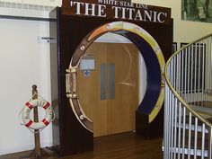 there is a sign that says the titanic in front of an entrance to a building