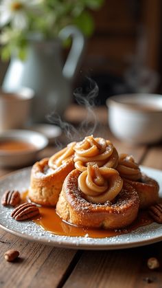 Cinnamon Roll French Toast with Caramel Sauce Cinnamon Roll French, Cinnamon Roll French Toast, Fancy Breakfast, Breakfast Crepes, Ultimate Breakfast, Toast Toppings, Fruit Toppings, Easy Homemade Recipes