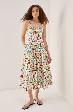 A fresh botanical print motif adorns this stretch cotton sateen tank dress with hidden pockets and ballet neckline. Midi Frock, Sweetheart Midi Dress, Belted Long Dress, Clothing Prints, Sateen Dress, Glamorous Fashion, Feminine Wardrobe, Midi Sundress, Girly Style