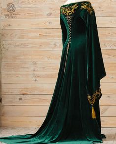 A velvet fantasy dress with handmade embroidery beads and flowers. It has lacing in the back. It will be perfect for Christmas party, theme wedding, fantasy-themed photoset‪ #DressArtMystery #elf_dress_medieval #elven_dress #elf_dress #fantasy_costume #fairy_dress #LOTR #lord_of_the_rings #elven_gown #Arwen #medieval #fantasy_dress #larp #long_trail_dress #elven_wedding #Galadriel_dress #fairy_wedding_dress #fantasy_wedding Fantasy Dress Fairy, Elven Gown, Galadriel Dress, Trail Dress, Faire Dress, Larp Clothing, Harry Potter Kostüm