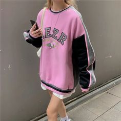 Size TableM: Shoulder:52cm Bust:106cm Length:64cm Sleeve:60cmL: Shoulder:54cm Bust:110cm Length:66cm Sleeve:60cmXL: Shoulder:56cm Bust:114cm Length:68cm Sleeve:60cm2XL: Shoulder:58cm Bust:118cm Length:70cm Sleeve:60cmRecommended reference size: height:155-160cm 40-47.5kg S height:160-165cm 45-57.5kg M height:165-170cm 55-65kg L height:170-175cm 62.5-72.5kg XL Size mearsured by ourselves, sometimes has some errors, but always within 3cm." Please note 1 cm = 0.39 inch,1 inch = 2.54 cm. Please feel Harajuku Hoodie, Harajuku Sweatshirt, Oversized Streetwear, Hoodie Brands, Streetwear Casual, Long Sleeve Sweatshirt, Oversize Hoodie, Black Plaid, Long Sleeve Sweatshirts