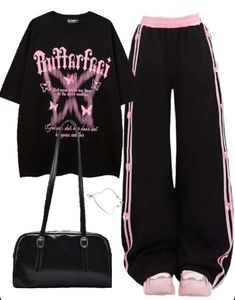 OOTD: Oversized T-shirt + Bow Sweatpants + Leather Shoulder Bag | fairypeony Bow Sweatpants, Outfits Oversize, Oversized Outfits, Oversize Outfit, Stile Hijab, Oversized Clothes, Oversized Outfit, Outfit Inspo Casual, Trendy Outfits For Teens