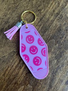 "Smiley faces fun hotel style keychain. Bring a smile to your day! Makes a fun and great gift for keys or luggage.  Fun party favors.  This hotel keychain is 3.5\" long and is made with permanent vinyl. Pick your color or message me if the is a specific color you would like." Candice Core, Hotel Keychain Ideas, Fun Party Favors, Hotel Keychain, Chain Ideas, Keychain Backpack, Cool Face, Backpack Tags, Custom Cup