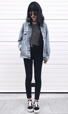 Look Grunge, Fashion Grunge, Rock Punk, Denim Jacket Women, Edgy Outfits, Outfits Casual, Mode Inspiration, Audrey Hepburn, Looks Vintage