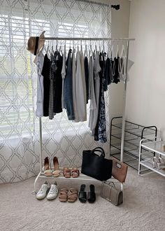 Minimalist Summer Capsule Wardrobe 2023, Travel Capsule Wardrobe Spring 2023, Summer Capsule Wardrobe 2023 Over 40, Travel Capsule Wardrobe Spring, Summer Travel Capsule Wardrobe, Summer Outfits 2023 Over 40, Capsule Wardrobe 2023, Travel Capsule Wardrobe Summer, Fashion Tips And Tricks