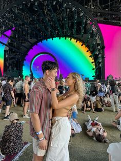 #festivalfashion #festival #coachella #coachellafashion #coachellastyle #coachellacouplesfashion #matchingstyle Couples Festival Outfits, Couple Festival Outfits, Music Festival Outfits Men, Tomorrowland Festival, Music Festival Outfits, Green Man, Couple Posing, Festival Outfits