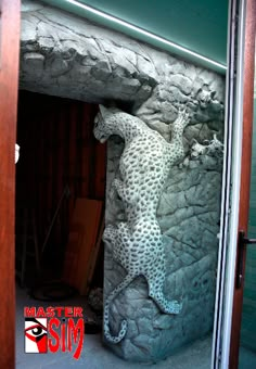 a statue of a leopard is shown in the doorway