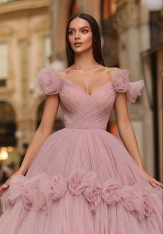 Dresses Soiree, Net Frock, Organza Dresses, Pink Check Dress, Simple Frock Design, Balmain Dress, Simple Frocks, Traditional Blouse Designs, Party Frocks