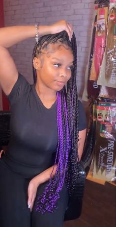 Knotless Braids Hairstyles With Curls And Color, How To Do Knotless Braids With Curls, Black Knotless With Color, Knotless Box Braids With Peekaboo Color, Knotless With Color In Back, Black And Blue Knotless Braids Peekaboo, Pikaboo Braids With Curls, Purple And Black Peekaboo Braids