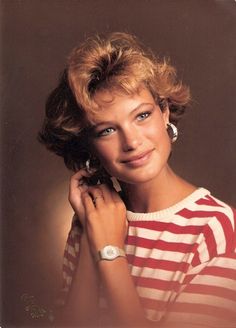 80s Short Hair, 80s Haircuts, 80's Hairstyle, Feathered Hair Cut, Feathered Hair, Hair Orange, Feathered Bangs, Carolyn Murphy, 80s Hair