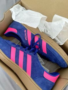 Pink And Blue Sambas, Adidas Aesthetic, Adidas Spezials, Pink Adidas Shoes, Adidas Handball Spezial, Ideas Regalos, Adidas Handball, Shoes Ideas, Adidas Spezial